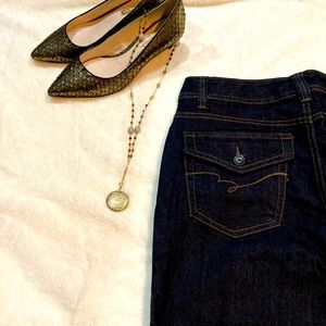 Nine West Dark wash denim jeans boot cut. Like New condition. Women’s size 6